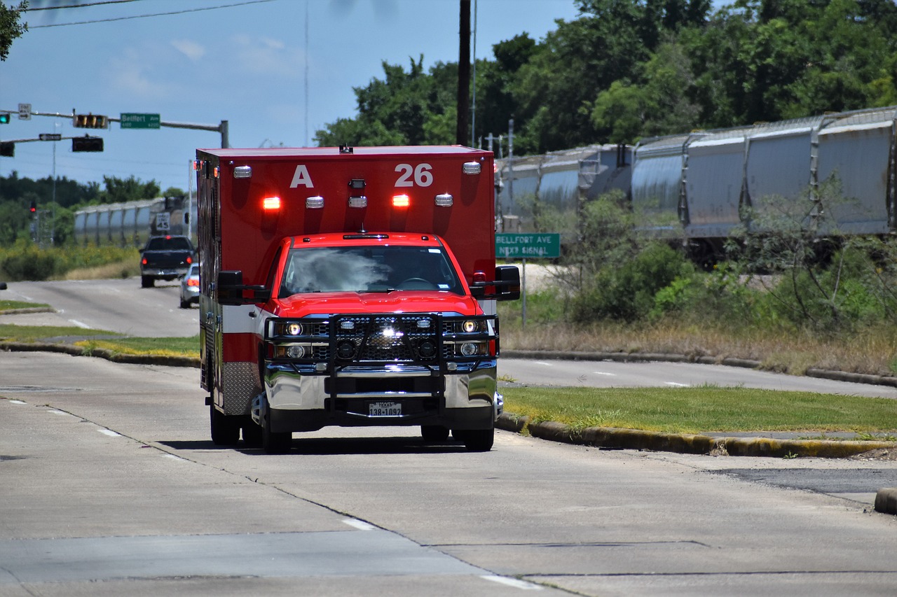 ambulance, first responder, transportation-5272148.jpg