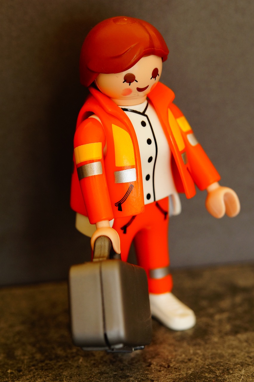 medic, paramedic, emergency doctor-708128.jpg